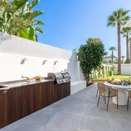 Villa Vacation I Lumea, Luxury Villa, Private Heated Pool, Andalusian Charm, Walking Distance To The Marina And Beaches Marbella