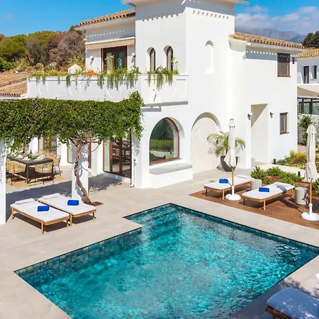 Villa Vacation I Lumea, Luxury Villa, Private Heated Pool, Andalusian Charm, Walking Distance To The Marina And Beaches *