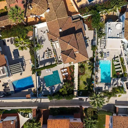 Vacation I Lumea, Luxury Villa, Private Heated Pool, Andalusian Charm, Walking Distance To The Marina And Beaches Marbella