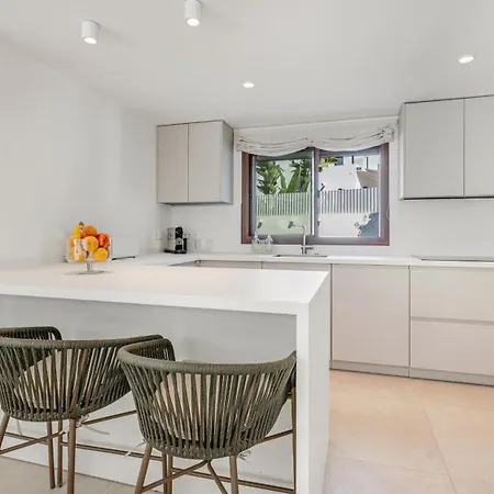 Vacation I Lumea, Luxury Villa, Private Heated Pool, Andalusian Charm, Walking Distance To The Marina And Beaches * Marbella