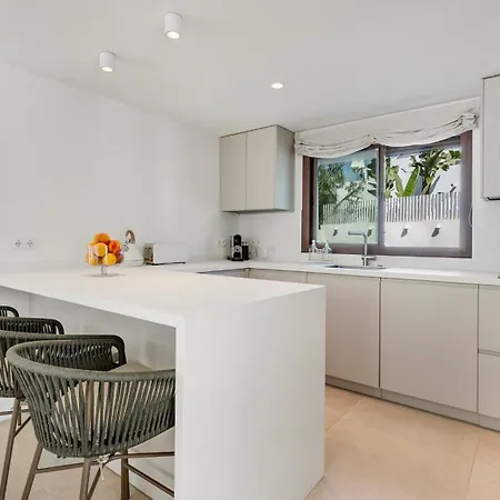 Villa Vacation I Lumea, Luxury Villa, Private Heated Pool, Andalusian Charm, Walking Distance To The Marina And Beaches *