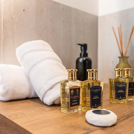 Vacation I Lumea, Luxury Villa, Private Heated Pool, Andalusian Charm, Walking Distance To The Marina And Beaches