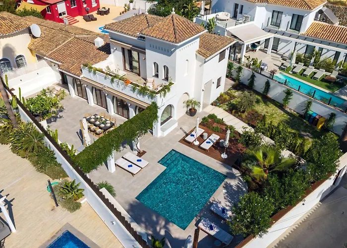 Willa Vacation I Lumea, Luxury Villa, Private Heated Pool, Andalusian Charm, Walking Distance To The Marina And Beaches *