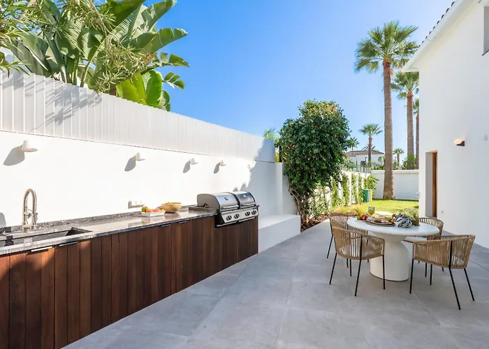 Villa Vacation I Lumea, Luxury Villa, Private Heated Pool, Andalusian Charm, Walking Distance To The Marina And Beaches Marbella
