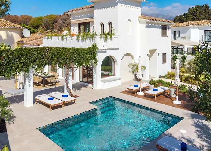 Willa Vacation I Lumea, Luxury Villa, Private Heated Pool, Andalusian Charm, Walking Distance To The Marina And Beaches *