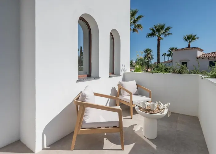 Vacation I Lumea, Luxury Villa, Private Heated Pool, Andalusian Charm, Walking Distance To The Marina And Beaches Villa
