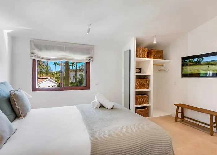 Vacation I Lumea, Luxury Villa, Private Heated Pool, Andalusian Charm, Walking Distance To The Marina And Beaches *