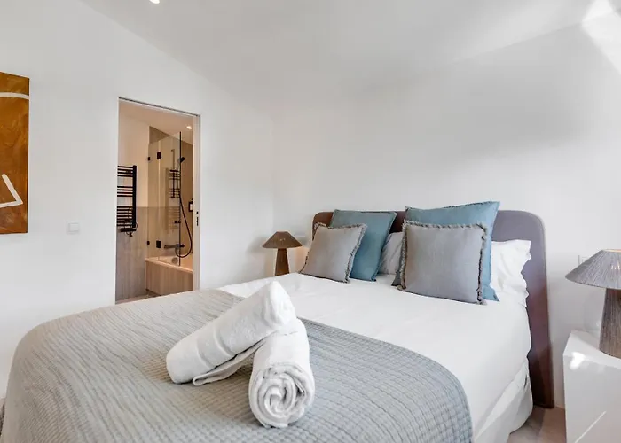 Vacation I Lumea, Luxury Villa, Private Heated Pool, Andalusian Charm, Walking Distance To The Marina And Beaches * Marbella