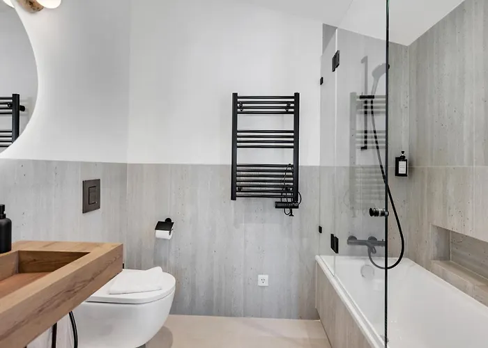 Vacation I Lumea, Luxury Villa, Private Heated Pool, Andalusian Charm, Walking Distance To The Marina And Beaches Willa