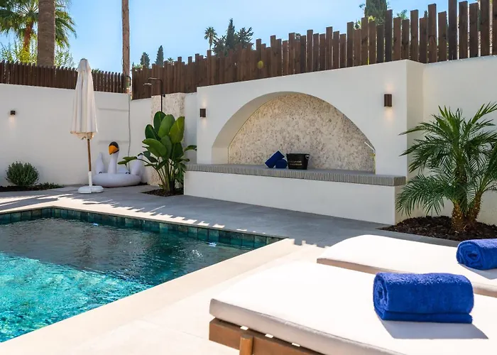 Vacation I Lumea, Luxury Villa, Private Heated Pool, Andalusian Charm, Walking Distance To The Marina And Beaches Marbella