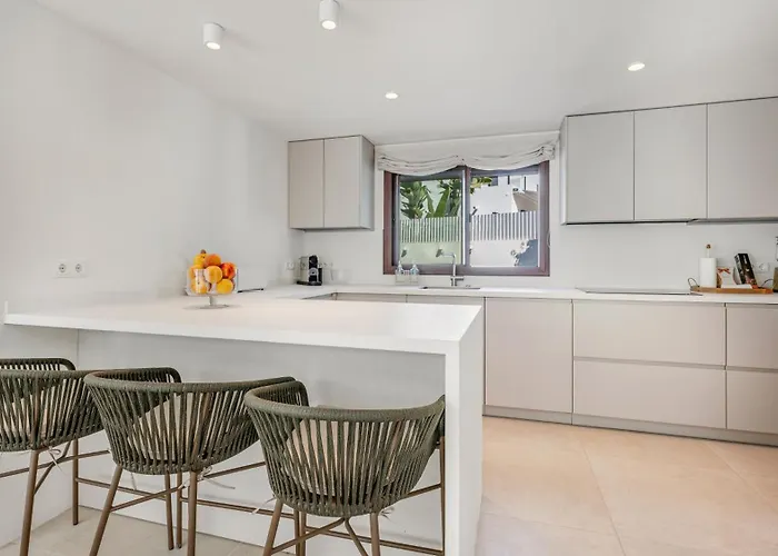 Vacation I Lumea, Luxury Villa, Private Heated Pool, Andalusian Charm, Walking Distance To The Marina And Beaches * Marbella