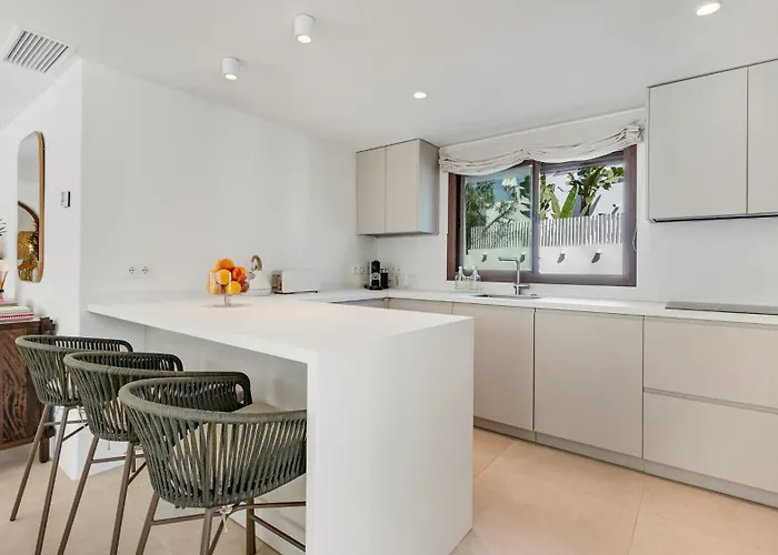 Willa Vacation I Lumea, Luxury Villa, Private Heated Pool, Andalusian Charm, Walking Distance To The Marina And Beaches *