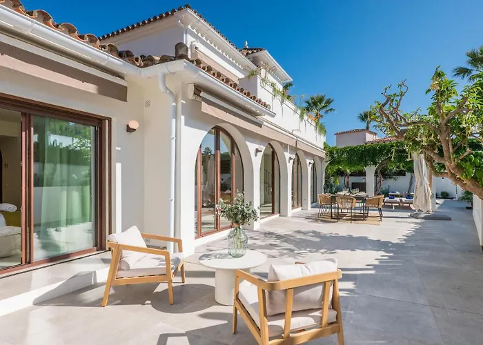 Willa Vacation I Lumea, Luxury Villa, Private Heated Pool, Andalusian Charm, Walking Distance To The Marina And Beaches *