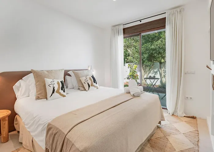 Vacation I Lumea, Luxury Villa, Private Heated Pool, Andalusian Charm, Walking Distance To The Marina And Beaches Villa Marbella