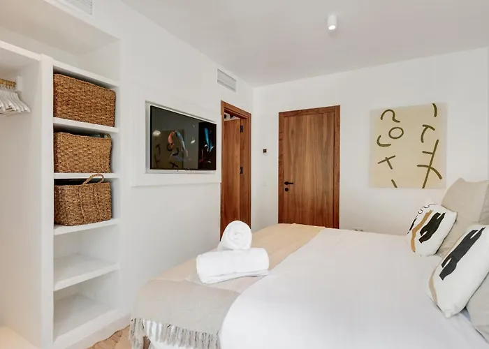 Vacation I Lumea, Luxury Villa, Private Heated Pool, Andalusian Charm, Walking Distance To The Marina And Beaches *