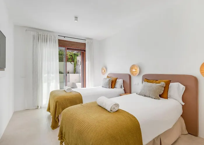 Vacation I Lumea, Luxury Villa, Private Heated Pool, Andalusian Charm, Walking Distance To The Marina And Beaches * Marbella