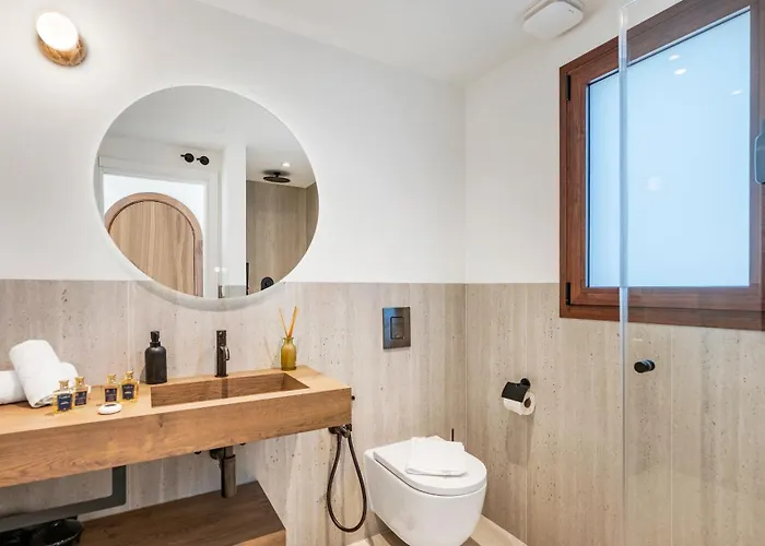 Vacation I Lumea, Luxury Villa, Private Heated Pool, Andalusian Charm, Walking Distance To The Marina And Beaches Marbella