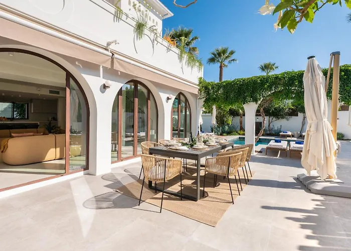 Willa Vacation I Lumea, Luxury Villa, Private Heated Pool, Andalusian Charm, Walking Distance To The Marina And Beaches