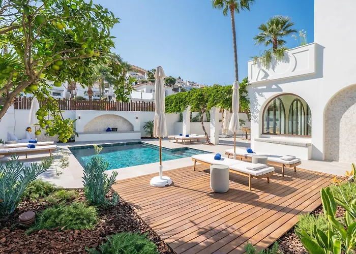 Willa Vacation I Lumea, Luxury Villa, Private Heated Pool, Andalusian Charm, Walking Distance To The Marina And Beaches