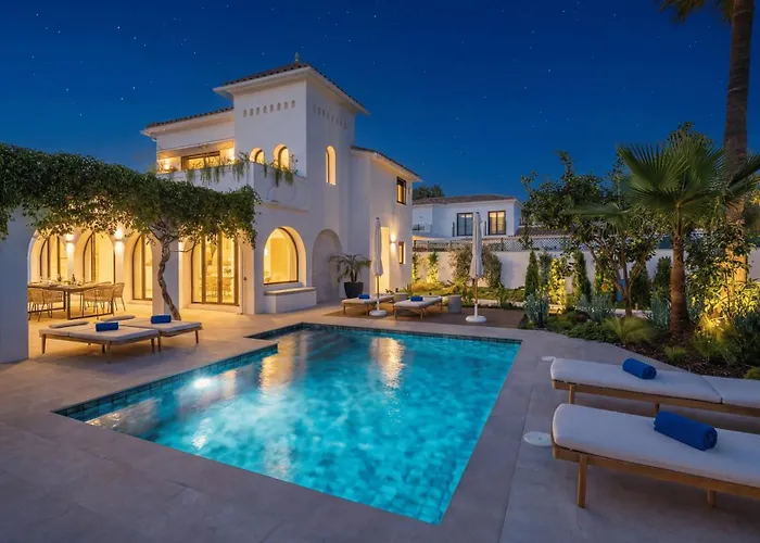 Vacation I Lumea, Luxury Villa, Private Heated Pool, Andalusian Charm, Walking Distance To The Marina And Beaches Willa