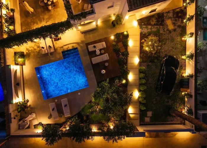Vacation I Lumea, Luxury Villa, Private Heated Pool, Andalusian Charm, Walking Distance To The Marina And Beaches