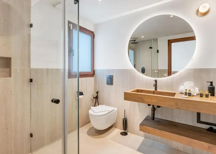 Vacation I Lumea, Luxury Villa, Private Heated Pool, Andalusian Charm, Walking Distance To The Marina And Beaches Villa