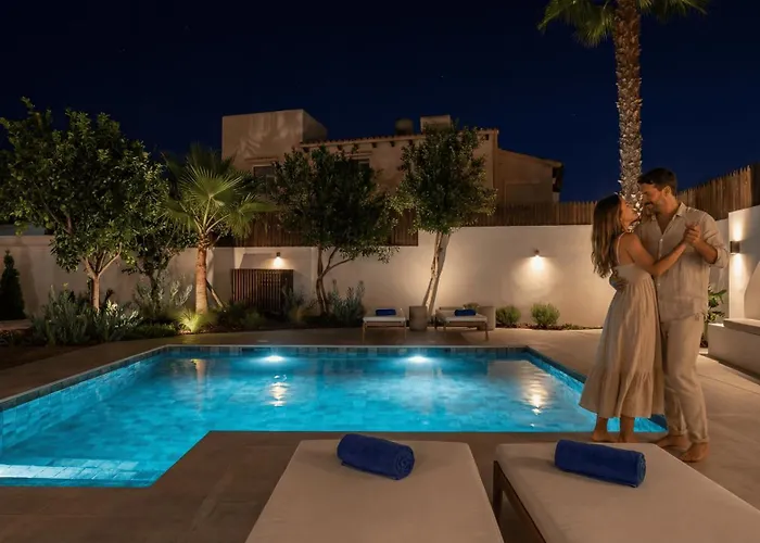 Vacation I Lumea, Luxury Villa, Private Heated Pool, Andalusian Charm, Walking Distance To The Marina And Beaches Villa Marbella
