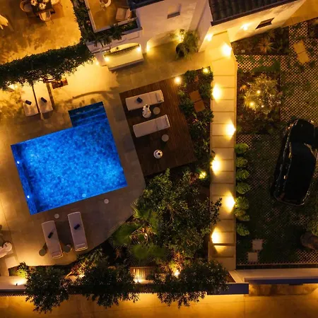 Vacation I Lumea, Luxury Villa, Private Heated Pool, Andalusian Charm, Walking Distance To The Marina And Beaches