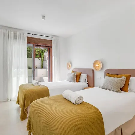 Vacation I Lumea, Luxury Villa, Private Heated Pool, Andalusian Charm, Walking Distance To The Marina And Beaches * Марбелья