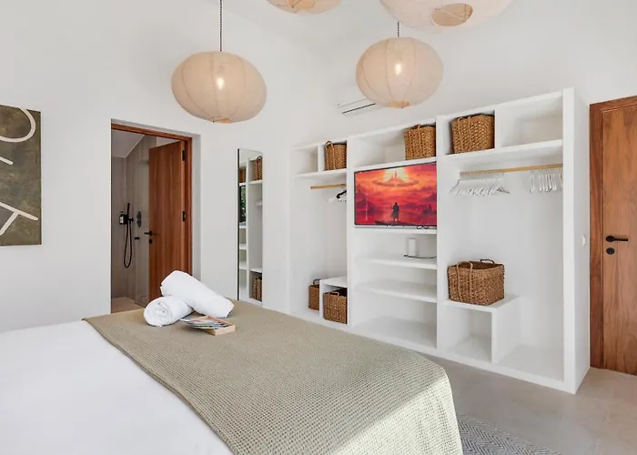 Villa Vacation I Lumea, Luxury Villa, Private Heated Pool, Andalusian Charm, Walking Distance To The Marina And Beaches