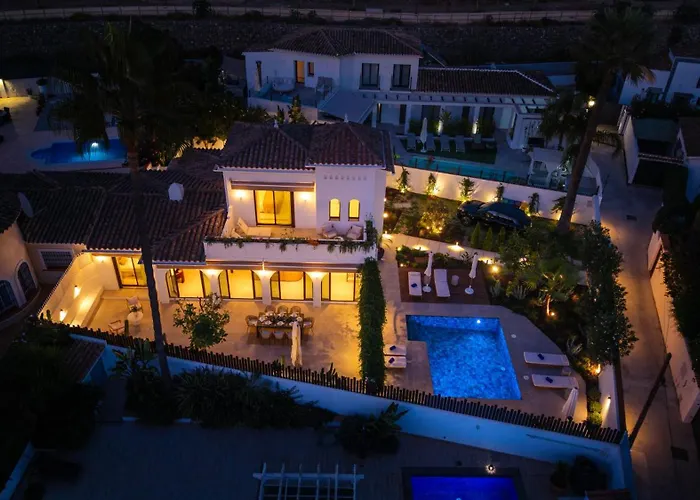 Vacation I Lumea, Luxury Villa, Private Heated Pool, Andalusian Charm, Walking Distance To The Marina And Beaches Marbella
