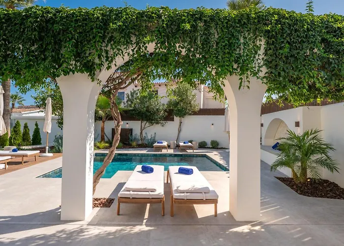 Vacation I Lumea, Luxury Villa, Private Heated Pool, Andalusian Charm, Walking Distance To The Marina And Beaches *