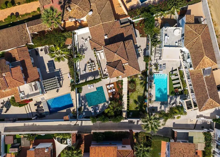 Vacation I Lumea, Luxury Villa, Private Heated Pool, Andalusian Charm, Walking Distance To The Marina And Beaches Marbella